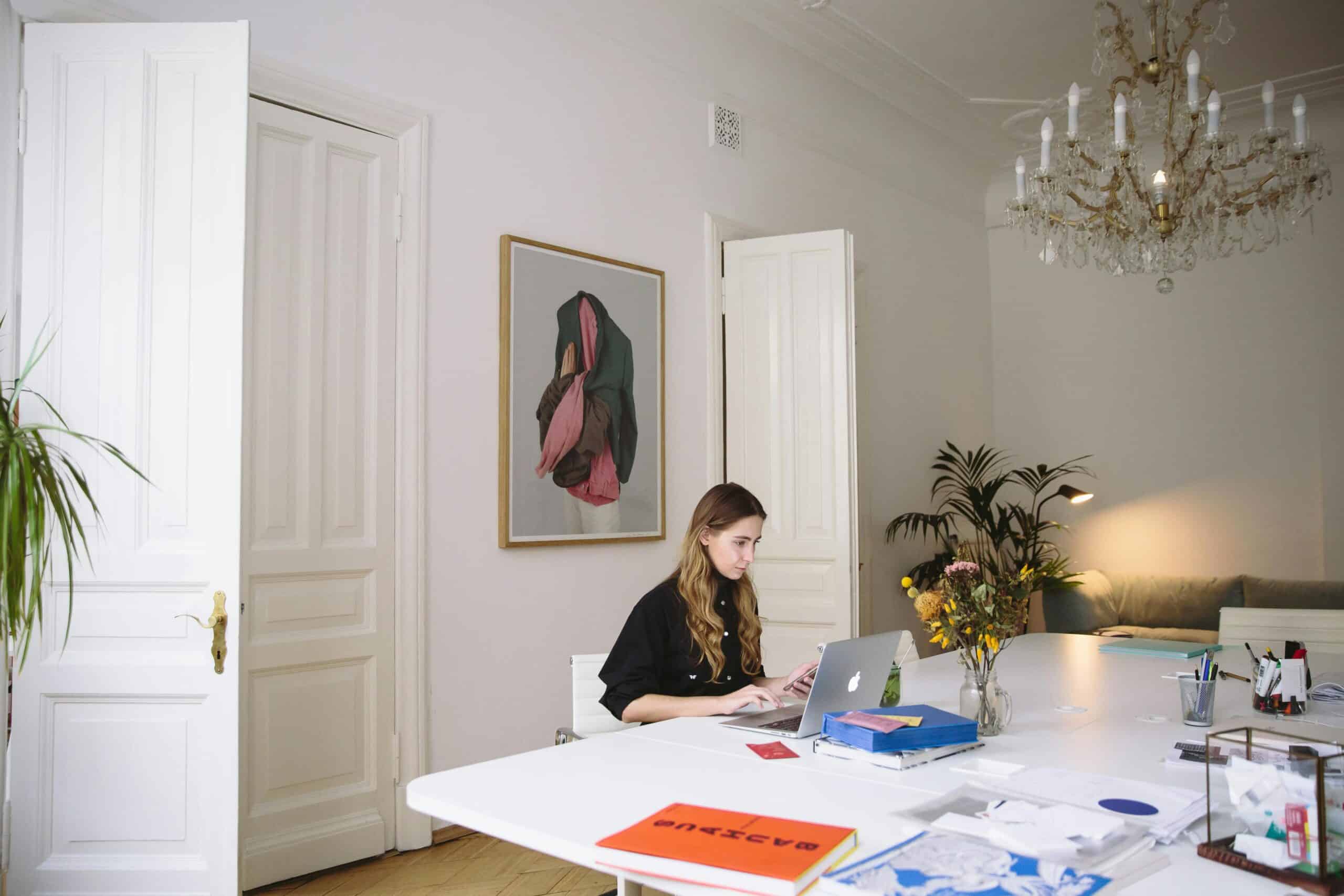 Virtual Administrative Assistant Helping A Solopreneur Or Small Business Owner