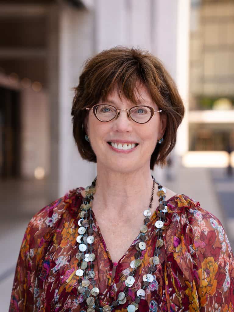 EE_resultsresourcing_founder-2 Profile picture of Elizabeth Eiss, founder and CEO of ResultsResourcing.